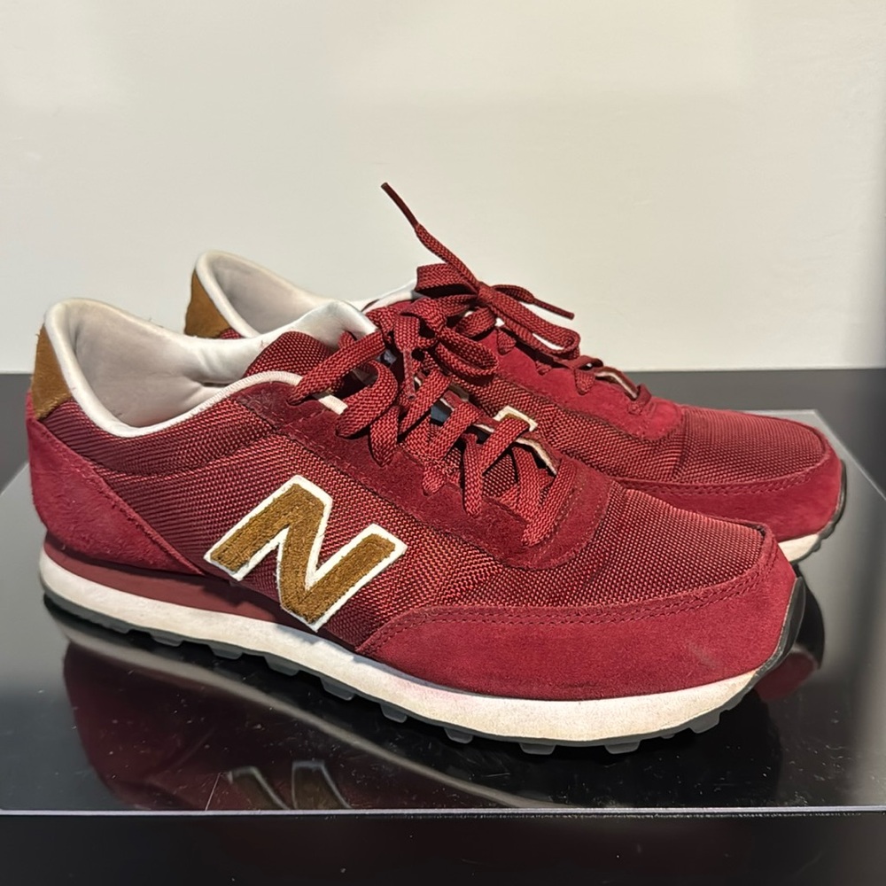 New Balance trainers, retro style in maroon